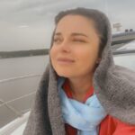 Natalya Korolyova Instagram - У природы нет плохой погоды , и дождь не помеха для хорошего настроения !!! Улыбнитесь ! 💋 #пятница #наташакоролева #символюности
