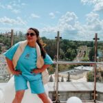 Natalya Korolyova Instagram - Недавно увидела цитату, которая зацепила моё внимание: «Материнская поддержка - лучшая опора, будущая жизнестойкость, возможность быть целым, сильным, спокойным, исследовать и менять мир». Я благодарна своим родителям за подаренную мне жизнь и силу духа. Но со временем родители, которые являются нашей опорой, могут потребовать немного дополнительной заботы и внимания. Это важно помнить, . И Теперь наша очередь ответить взаимностью на эту любовь и заботу. 🌸 Самое ценное, что у нас есть - это здоровье, и очень важно поддерживать его, помогая организму восстанавливаться. Как вы понимаете, мой выбор - качественно проведенное время с мамой в санатории «Арника» @sanatoriarnika. За это время нам удалось не только отдохнуть, наполниться новыми силами и энергией, сделать массу полезных процедур, но и самое главное - наполнить сердца радостью общения, ведь мы не так часто видимся... Давайте ценить каждое мгновение, будь то лечение в санатории, разговор по душам, совместная неторопливая прогулка или просто чаепитие и заветные воспоминания за чашечкой чая! Любите своих родителей, наполняя каждый день положительными эмоциями и благодарностью за их безусловную любовь и пожизненную поддержку. Санаторий Арника