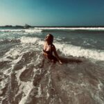 Natalya Rudova Instagram - Море обнимет, закопает в пески Закинут рыболовы лески Поймают в сети наши души Прости меня, моя любовь..🖤