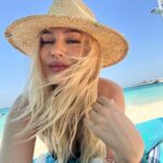 Natalya Rudova Instagram - Ну как же без фоток с пляжа🤪 Делюсь с вами теплом🤗❤️