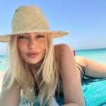 Natalya Rudova Instagram - Ну как же без фоток с пляжа🤪 Делюсь с вами теплом🤗❤️