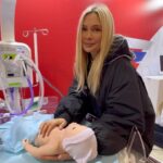 Natalya Rudova Instagram - Ребят, очень крутая выставка открылась на ВДНХ, называется Россия. Какая огромная у нас страна! Но тут не только регионы, но еще и министерства разные представлены. Например, Минтруда и соцзащиты. Весь день посвящен взгляду на карьеру, но с прицелом на будущее: арт-терапия, рабочее место мечты, «компас профессий». Всё это про улучшение и развитие. Тут выстроили целый кластер - деревню Ново-Простоквашино с фермой, агрохолдингом, школой и поликлиникой. ВДНХ, пожалуй, сегодня главная точка притяжения. Судя по тому, что Выставку уже посетили миллионы человек. Рекомендую! Сходите обязательно 🤗✌️