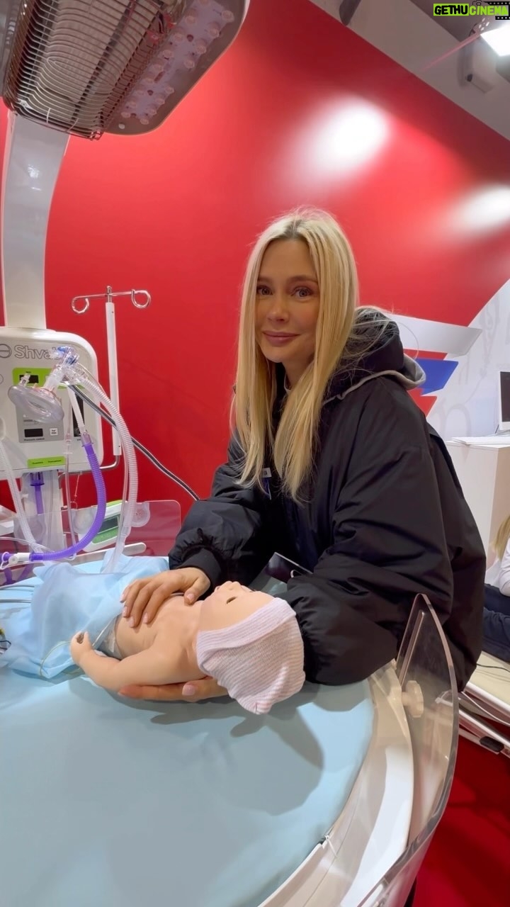 Natalya Rudova Instagram - Ребят, очень крутая выставка открылась на ВДНХ, называется Россия. Какая огромная у нас страна! Но тут не только регионы, но еще и министерства разные представлены. Например, Минтруда и соцзащиты. Весь день посвящен взгляду на карьеру, но с прицелом на будущее: арт-терапия, рабочее место мечты, «компас профессий». Всё это про улучшение и развитие. Тут выстроили целый кластер - деревню Ново-Простоквашино с фермой, агрохолдингом, школой и поликлиникой. ВДНХ, пожалуй, сегодня главная точка притяжения. Судя по тому, что Выставку уже посетили миллионы человек. Рекомендую! Сходите обязательно 🤗✌️