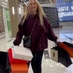Natalya Rudova Instagram - Все подвержено переменам, за исключением, бесплатного обслуживания для карты Tinkoff Platinum🖤 Всего лишь одна карта и с вами навсегда останутся кэшбэк, спецпредложения банка и возможность перевода денег без комиссии в пределах выбранного лимита🤗