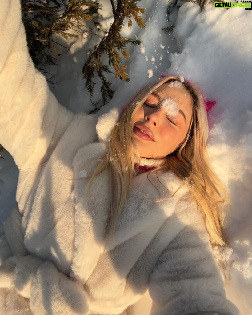 Natalya Rudova Instagram - Праздник к нам приходит…🎄 У кого есть новогоднее настроение?🎉