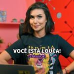 Nathalia Arcuri Instagram - MULHERES DE TODO BRASIL, REPITAM COMIGO: Eu sou incrível, dona da minha vida, dona do meu próprio negócio, tenho apoio de quem quer me apoiar e, se eu não sei, eu aprendo! 🗣️ Empreender no Brasil é um desafio diário. E, se você é mulher, esse desafio aumenta. A mulher empreendedora já enfrenta, naturalmente, mais obstáculos que os homens empreendedores. E, além disso, tem que responder perguntas indelicadas e ouvir opinião que não pediu e que têm a ver apenas com o fato dela ser mulher! “Mas se ficarem enchendo o saco é só mandar todo mundo pra aquele lugar, Nath 🗣️” Olha, não é como se isso resolvesse nossos problemas (dá uma aliviada). Mas a questão aqui é que não somos obrigadas a ficar ouvindo esse tipo de frase ou questionamento recheados de preconceito. Enfrentamos, muitas vezes, uma jornada quádrupla ao termos que nos dividir entre: cuidar da casa, da família, de nós mesmas e do nosso negócio. E é importante lembrar que muitas mulheres empreendem não só pra ter sua autonomia financeira, mas também pra sair de relacionamentos abusivos ou sustentar sua família. Segundo o SEBRAE, em 2022, nós mulheres representamos 34,4% dos negócios do país. Desse número, leia-se: empregos gerados, projetos que ajudam a sociedade e inovação no mercado (mesmo dedicando 17% menos horas da jornada pra isso por conta de todas as responsabilidades da jornada quádrupla). Os dados são animadores. Cada vez mais a mulher está conquistando seu próprio espaço, mas, em contrapartida, ainda levaremos, em média, 300 anos* para atingir a igualdade entre os gêneros*. O que nos resta é não repetir esse tipo de discurso como os que eu trouxe aqui no post e sim ser mais grato por tantas mulheres que nos permitiram evoluir como seres humanos. A jornada do empreendedorismo é marcada por altos e baixos, mas é a resiliência das mulheres que a torna verdadeiramente extraordinária. 💪 *António Guterres, secretário-geral da ONU em reunião da comissão das Nações Unidas sobre a situação da mulher, em Nova Iorque (2023).