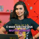 Nathalia Arcuri Instagram - MULHERES DE TODO BRASIL, REPITAM COMIGO: Eu sou incrível, dona da minha vida, dona do meu próprio negócio, tenho apoio de quem quer me apoiar e, se eu não sei, eu aprendo! 🗣️ Empreender no Brasil é um desafio diário. E, se você é mulher, esse desafio aumenta. A mulher empreendedora já enfrenta, naturalmente, mais obstáculos que os homens empreendedores. E, além disso, tem que responder perguntas indelicadas e ouvir opinião que não pediu e que têm a ver apenas com o fato dela ser mulher! “Mas se ficarem enchendo o saco é só mandar todo mundo pra aquele lugar, Nath 🗣️” Olha, não é como se isso resolvesse nossos problemas (dá uma aliviada). Mas a questão aqui é que não somos obrigadas a ficar ouvindo esse tipo de frase ou questionamento recheados de preconceito. Enfrentamos, muitas vezes, uma jornada quádrupla ao termos que nos dividir entre: cuidar da casa, da família, de nós mesmas e do nosso negócio. E é importante lembrar que muitas mulheres empreendem não só pra ter sua autonomia financeira, mas também pra sair de relacionamentos abusivos ou sustentar sua família. Segundo o SEBRAE, em 2022, nós mulheres representamos 34,4% dos negócios do país. Desse número, leia-se: empregos gerados, projetos que ajudam a sociedade e inovação no mercado (mesmo dedicando 17% menos horas da jornada pra isso por conta de todas as responsabilidades da jornada quádrupla). Os dados são animadores. Cada vez mais a mulher está conquistando seu próprio espaço, mas, em contrapartida, ainda levaremos, em média, 300 anos* para atingir a igualdade entre os gêneros*. O que nos resta é não repetir esse tipo de discurso como os que eu trouxe aqui no post e sim ser mais grato por tantas mulheres que nos permitiram evoluir como seres humanos. A jornada do empreendedorismo é marcada por altos e baixos, mas é a resiliência das mulheres que a torna verdadeiramente extraordinária. 💪 *António Guterres, secretário-geral da ONU em reunião da comissão das Nações Unidas sobre a situação da mulher, em Nova Iorque (2023).