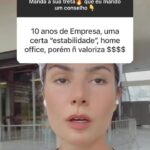 Nathalia Arcuri Instagram - A gente nunca tá preparado pra um puxão de orelha, mas é isso que faz a gente despertar! 😵 O que vocês me pedem que eu não faço, né? Há um tempo abri uma caixinha nos meus stories pra vocês me mandarem uma treta financeira que eu daria um conselho. E vocês sabem que eu não jogo conversa fora (se tem uma coisa que eu valorizo, além do meu tempo, são minhas Me Poupeiras! e meus Me Poupeiros!). Então, se prepara pra sextar com 4 verdades que podem ser difíceis de ouvir, mas que você precisa tatuar na testa urgentemente! Arrasta pro lado pra descobrir ➡️