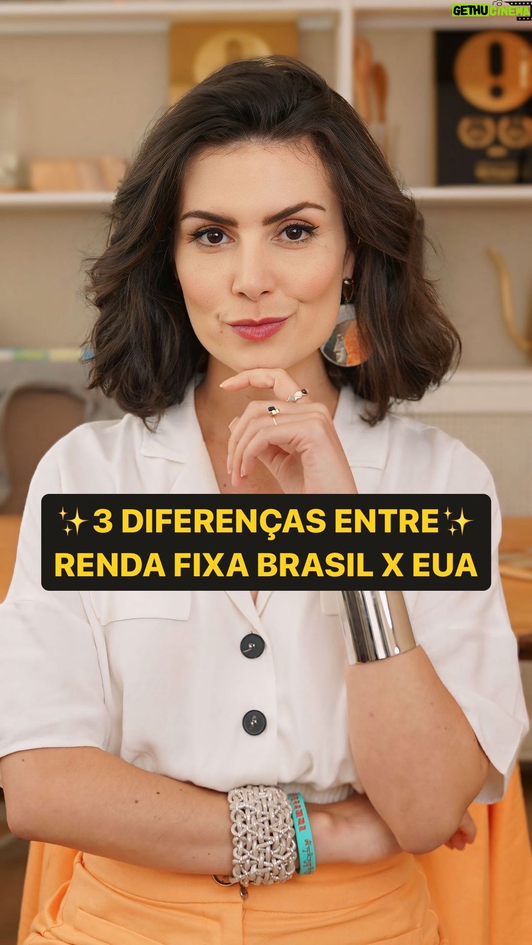 Nathalia Arcuri Instagram - Quem me acompanha sabe o quanto eu falo sobre investimentos em renda fixa, principalmente pra quem está começando no mundo mágico dos juros compostos. E hoje, eu trouxe aqui as três principais diferenças entre a renda fixa brasileira e a renda fixa norte-americana, assiste o vídeo até o final e já compartilha com quem quer começar a investir em doletas. O conhecimento liberta e te faz investir em QUALQUER lugar do mundo, inclusive em dólar. Eu uso o app da Nomad, @invest_nomad, pra investir no exterior já faz mais de 2 anos e, se você ainda não viu, saíram dois vídeos recentemente lá no canal da @mepoupenaweb, um deles só sobre Renda Fixa nos EUA. A taxa de juros dos Estados Unidos segue alta e é o momento ideal pra quem quer diversificar a carteira! Então, já baixa o app da Nomad, abra sua conta com facilidade, segurança e sem cobrança de taxas. E não se esqueça do cupom exclusivo para os seguidores da Nação Me Poupeira!, garantindo um cashback de até 20 dólares ao utilizar o código: MEPOUPE 💛 Deixa aqui a sua MAIOR dúvida sobre investimentos na gringa👇