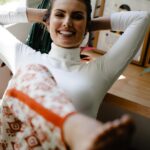 Nathalia Arcuri Instagram - Apresento a vocês a minha rede da reflexão. Você relaxa e começa a filosofar sobre a vida, e, no meu caso, sobre o DINHEIRO e a LIBERDADE que ele proporciona. Muita gente enxerga o dinheiro como uma simples nota, um número em uma conta bancária. Mas a função dele vai além de pagar e de comprar. O dinheiro é uma ferramenta poderosa para conquistar a liberdade que tanto almejamos. Especialmente para as mulheres, que muitas vezes foram privadas da autonomia sobre si e seus recursos financeiros. Para nós, o dinheiro representa a chave para quebrar séculos de dependência e desigualdade, simbolizando independência e a capacidade de moldar nosso próprio destino. Ter controle sobre nossas finanças não é apenas uma questão de números, mas de liberdade para decidir o que fazer com isso. É a liberdade de escolher como e onde investir nosso dinheiro, de decidir nosso futuro sem depender de terceiros. É sobre quebrar as correntes que nos prendem a situações de vulnerabilidade e abrir caminho para novas possibilidades. Na realidade em que eu vivia 10 anos atrás, uma jornalista não poderia ensinar finanças e investimentos. Pelo menos foi o que me disseram. E eu não me conformei. Com meu próprio dinheiro, escapei dessa narrativa de “destino predefinido” que muitos tentavam impor sobre MINHA vida. Investi e criei um canal onde tenho a liberdade de ensinar tudo o que sei, para que você também possa se libertar, tornando-se dona de seu próprio dinheiro e garantindo seu futuro conforme seus desejos, assim como eu fiz. Eu sei que os vídeos no canal já libertaram milhares de cacholas Me Poupeiras! pelo Brasil, mas esse sonho vai além… o que estamos construindo aqui é uma nova ferramenta de libertação financeira, com o jeitinho de ensinar Me Poupe! que você já conhece e AMA. O Me Poupe!+ tá chegando pra você e pra todos que amam a liberdade e tudo mais que a autonomia financeira pode proporcionar. Anota aí na sua agenda o dia 15/4. Marca aqui quem precisa saber dessa novidade👇 – 📸Fotógrafo: @claudiobelli ✨Stylist: @tatis.teixeira