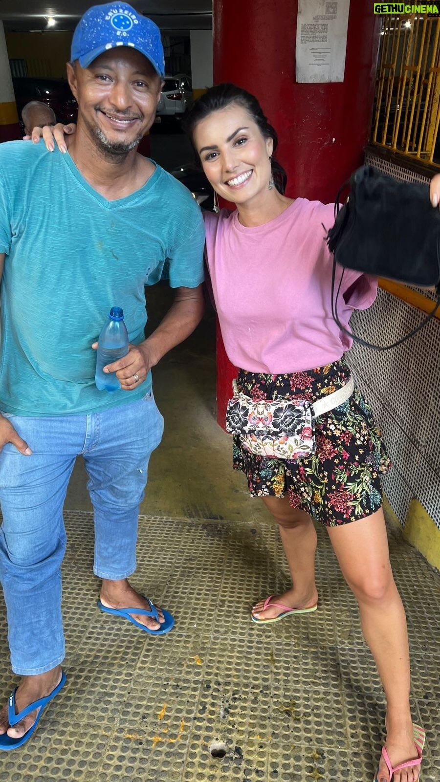 Nathalia Arcuri - 47.5K Likes - Você pode até estar pensando, nossa, mas honestidade é o mínimo que a gente espera das pessoas...
Eu não penso assim, os bons exemplos precisam ser compartilhados para que as pessoas se inspirem em fazer o BEM.
Esse é o Brasil REAL, de gente honesta, boa e trabalhadora.
Agora ajude a fazer um bem pro Elias, vamos ajudá-lo a encontrar um emprego, alô galera de Salvador!
Insta dele: @eliassn2022