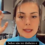 Nathalia Arcuri Instagram - Quantas mulheres você conhece que dependem da renda do marido? Não existe certo ou errado nessa escolha. O que existe é a necessidade URGENTE de falarmos sobre a autonomia financeira seja qual for a solução escolhida pelo casal para lidar com o dinheiro. Trouxe dos Stories para o Feed porque muita gente pediu. Espero abrir conversas e ajudar da maneira possível. Espalha se pensar em alguém que possa estar precisando desse toque. 😘