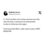 Nathalia Arcuri Instagram - Nossa, Nath! Mas tô só começando. Preciso realmente pensar nisso? Você está criando uma fonte de renda, lembre-se disso. É a sua empresa! É preciso profissionalizar ao máximo, ou vai se tornar apenas um passatempo caro. Segundo o relatório da Global Entrepreneurship Monitor (GEM) 2022, realizado pelo Sebrae e pela Associação Nacional de Estudos em Empreendedorismo e Gestão de Pequenas Empresas (Anegepe), 67% da população adulta estava envolvida com o empreendedorismo. Parte desse número são potenciais empreendedores, o que fez com que o Brasil ocupasse o 2º lugar nessa categoria, ficando atrás somente da Índia, no ano do relatório. Somos empreendedores natos 😎 Mas, claro, apesar do brasileiro ter essa alma de negócios, só a alma não sustenta uma empresa. É preciso adquirir conhecimento e aplicar no dia a dia pro empreendimento dar certo! DITO ISSO… Arrasta pro lado pra ver as 5 dicas que separei pra você, imprime, cola em todo lugar da casa pra não esquecer e já manda para as autônomas/autônomos MEIs e donas e donos de empresas que precisam ler isso👇