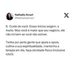Nathalia Arcuri Instagram - Nossa, Nath! Mas tô só começando. Preciso realmente pensar nisso? Você está criando uma fonte de renda, lembre-se disso. É a sua empresa! É preciso profissionalizar ao máximo, ou vai se tornar apenas um passatempo caro. Segundo o relatório da Global Entrepreneurship Monitor (GEM) 2022, realizado pelo Sebrae e pela Associação Nacional de Estudos em Empreendedorismo e Gestão de Pequenas Empresas (Anegepe), 67% da população adulta estava envolvida com o empreendedorismo. Parte desse número são potenciais empreendedores, o que fez com que o Brasil ocupasse o 2º lugar nessa categoria, ficando atrás somente da Índia, no ano do relatório. Somos empreendedores natos 😎 Mas, claro, apesar do brasileiro ter essa alma de negócios, só a alma não sustenta uma empresa. É preciso adquirir conhecimento e aplicar no dia a dia pro empreendimento dar certo! DITO ISSO… Arrasta pro lado pra ver as 5 dicas que separei pra você, imprime, cola em todo lugar da casa pra não esquecer e já manda para as autônomas/autônomos MEIs e donas e donos de empresas que precisam ler isso👇