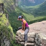 Nathalia Arcuri Instagram - Ainda dá tempo de um #tbt? Me apaixonei pela Bahia e pela Chapada Diamantina. Foram 3 dias explorando o Vale do Pati e no último chegamos ao Vale do Cachoeirão (as fotos acima), um dos pontos clássicos do trekking do Vale do Pati. É um penhasco de 300 metros de altura e você se sente um grãozinho de areia diante da imensidão dos paredões. 3 ingredientes ESSENCIAIS pra viver essa aventura: - Muita disposição, preparo físico e mental - Coragem, respeitando os limites para você não correr riscos desnecessários - Um guia incrível, como o @beja_guia.chapadadiamantina E eu não vou parar, quero mais trilhas e mais natureza nos meus planos, então já comenta aqui pra mim qual outro lugar do Brasil que eu deveria colocar na minha lista? Vale do Pati - Chapada Diamantina