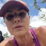 Nathalia Arcuri Instagram - Ainda dá tempo de um #tbt? Me apaixonei pela Bahia e pela Chapada Diamantina. Foram 3 dias explorando o Vale do Pati e no último chegamos ao Vale do Cachoeirão (as fotos acima), um dos pontos clássicos do trekking do Vale do Pati. É um penhasco de 300 metros de altura e você se sente um grãozinho de areia diante da imensidão dos paredões. 3 ingredientes ESSENCIAIS pra viver essa aventura: - Muita disposição, preparo físico e mental - Coragem, respeitando os limites para você não correr riscos desnecessários - Um guia incrível, como o @beja_guia.chapadadiamantina E eu não vou parar, quero mais trilhas e mais natureza nos meus planos, então já comenta aqui pra mim qual outro lugar do Brasil que eu deveria colocar na minha lista? Vale do Pati - Chapada Diamantina
