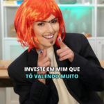 Nathalia Arcuri Instagram - Allah-la-ô, ô-ô-ô, ô-ô-ô é o bloquinho das cantadas financeiras passando no seu feed. A dica de investimento de hoje é no coração do crush ou da crush Sim, além de prof virei cupida das Me Poupeiras! e Me Poupeiros! nas horas vagas🫰 Tá, agora, falando sério... PRESTENÇÃO! Depois de investir e conquistar o crush, cuidado com o bolso pra não sair gastando o que não deve só pra impressionar, ein? Eu postei aqui duas listinhas de como gastar pouco nesse Carnaval: uma pra quem vai curtir o bloquinho e outra pra quem quer ficar tranquilo nesse feriado. Vale a pena voltar alguns posts pra conferir 🥳👯‍♀️ Já manda sua cantada favorita pra cheirosa ou pro cheiroso 😎