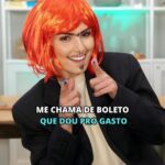 Nathalia Arcuri Instagram - Allah-la-ô, ô-ô-ô, ô-ô-ô é o bloquinho das cantadas financeiras passando no seu feed. A dica de investimento de hoje é no coração do crush ou da crush Sim, além de prof virei cupida das Me Poupeiras! e Me Poupeiros! nas horas vagas🫰 Tá, agora, falando sério... PRESTENÇÃO! Depois de investir e conquistar o crush, cuidado com o bolso pra não sair gastando o que não deve só pra impressionar, ein? Eu postei aqui duas listinhas de como gastar pouco nesse Carnaval: uma pra quem vai curtir o bloquinho e outra pra quem quer ficar tranquilo nesse feriado. Vale a pena voltar alguns posts pra conferir 🥳👯‍♀️ Já manda sua cantada favorita pra cheirosa ou pro cheiroso 😎