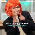 Nathalia Arcuri Instagram - Allah-la-ô, ô-ô-ô, ô-ô-ô é o bloquinho das cantadas financeiras passando no seu feed. A dica de investimento de hoje é no coração do crush ou da crush Sim, além de prof virei cupida das Me Poupeiras! e Me Poupeiros! nas horas vagas🫰 Tá, agora, falando sério... PRESTENÇÃO! Depois de investir e conquistar o crush, cuidado com o bolso pra não sair gastando o que não deve só pra impressionar, ein? Eu postei aqui duas listinhas de como gastar pouco nesse Carnaval: uma pra quem vai curtir o bloquinho e outra pra quem quer ficar tranquilo nesse feriado. Vale a pena voltar alguns posts pra conferir 🥳👯‍♀️ Já manda sua cantada favorita pra cheirosa ou pro cheiroso 😎