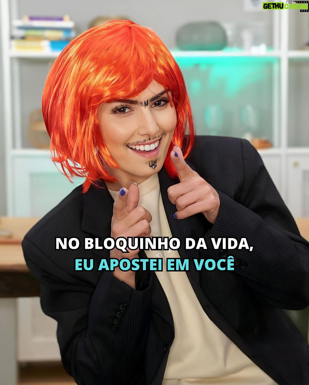 Nathalia Arcuri Instagram - Allah-la-ô, ô-ô-ô, ô-ô-ô é o bloquinho das cantadas financeiras passando no seu feed. A dica de investimento de hoje é no coração do crush ou da crush Sim, além de prof virei cupida das Me Poupeiras! e Me Poupeiros! nas horas vagas🫰 Tá, agora, falando sério... PRESTENÇÃO! Depois de investir e conquistar o crush, cuidado com o bolso pra não sair gastando o que não deve só pra impressionar, ein? Eu postei aqui duas listinhas de como gastar pouco nesse Carnaval: uma pra quem vai curtir o bloquinho e outra pra quem quer ficar tranquilo nesse feriado. Vale a pena voltar alguns posts pra conferir 🥳👯♀️ Já manda sua cantada favorita pra cheirosa ou pro cheiroso 😎