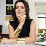 Nathalia Arcuri Instagram - Uma mulher de sucesso incomoda muita gente. Essa frase é uma afirmação que ainda é bastante real em nossa sociedade. Quando uma mulher alcança o sucesso em sua carreira, nos negócios, na política ou em qualquer outra área, ela pode enfrentar uma série de reações negativas, desde o desprezo e a inveja até a violência e o assédio. Mas por que uma mulher de sucesso incomoda tanto? A resposta pode ser encontrada em muitos fatores, como o machismo estrutural que ainda prevalece em nossa cultura, a crença de que as mulheres devem se subordinar aos homens e que seu papel é cuidar do lar e dos filhos, ou ainda a ideia de que as mulheres bem-sucedidas são arrogantes, ambiciosas ou “difíceis”. Lá na frente sempre vai ter quem fale que “foi sorte” e que vai encontrar inúmeras formas de desmerecer o seu sucesso. Está dando seu melhor? Então quero que você saiba de uma coisa: o sucesso é mérito SEU. Não deixe que ninguém tire essa certeza de você. O sucesso feminino não é apenas uma conquista individual, mas uma vitória coletiva, que contribui para a construção de uma sociedade mais justa, igualitária e inclusiva para todas as mulheres. Continue incomodando e ocupando espaço! Compartilhe essa mensagem com uma amiga que precisa de incentivo💜 📸Fotógrafo: @claudiobelli ✨Stylist: @tatis.teixeira