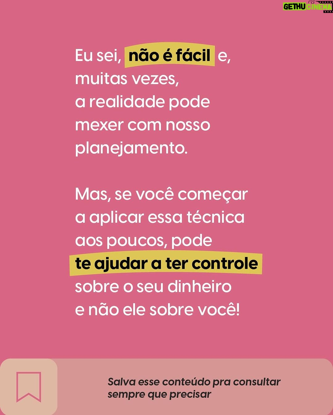 Nathalia Arcuri Instagram - Me diz uma coisa: você se planejou financeiramente pra passar o mês ou ainda tá na torcida pra tudo dar certo? 🤔 O 5º dia útil do mês é amanhã e, se você vai receber seu salário, é preciso se preparar para tomar boas decisões com esse dinheiro que vai entrar na sua conta. Eu preparei aqui nesse post um esqueminha explicando o método 70/30, que já mudou a vida de milhares de pessoas, pra te ajudar a entender o que fazer com seu próximo salário. Já pega a calculadora e bora colocar a casa em ordem! “Mas, Nath, é impossível me encaixar nesses valores 😔” Eu sei que não é uma tarefa fácil, então você precisa se perguntar: - estou vivendo um degrau abaixo? - onde posso cortar os gastos? - como posso ganhar mais ou fazer uma renda extra? Pode ser uma combinação de todos eles. E, como uma boa prof, claro que eu não ia te deixar na mão. Além de diversos conteúdos no canal da @mepoupenaweb sobre renda extra e investimentos, tem um planner TOTALMENTE COMPLETO E GRATUITO no link da minha bio pra te ajudar com a organização mensal. Clica lá, baixa o seu e compartilha com todo mundo que você quer ver bem 💜