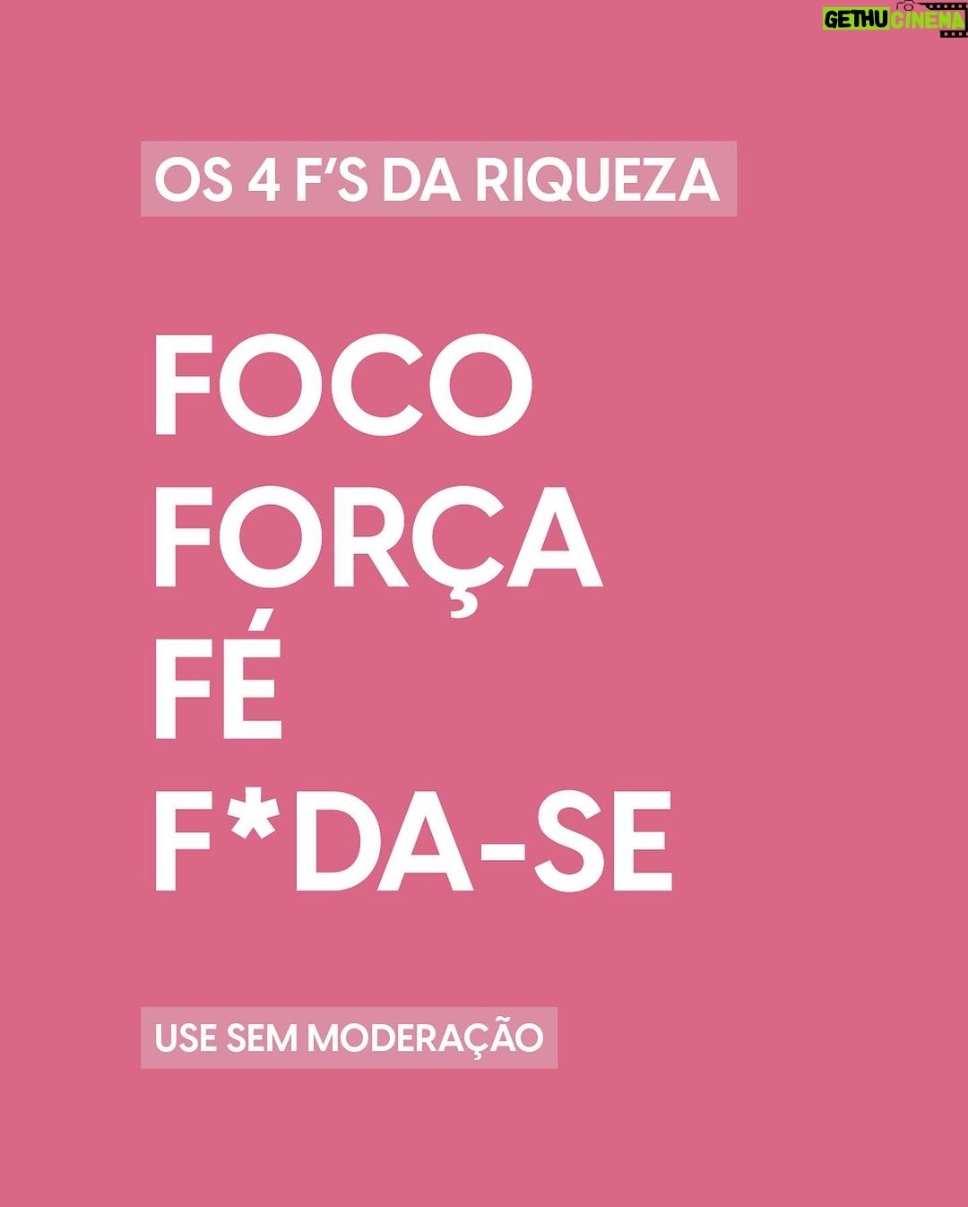 Nathalia Arcuri Instagram - Como ATIVAR os 4 F’s da riqueza no dia a dia em 2024: ✅FOCO: O foco é em VOCÊ! Pergunte pra si: Quais são os seus desejos? Onde você quer chegar? Com quem você convive? O que você consome de informação? ✅FORÇA: Depois de ter focado em você e analisado sua vida, o que você precisa mudar? O seu propulsor tem que ser a força, a coragem pra tomar essas decisões. ✅FÉ: Não tô nem falando de religião não. É fé no sentido de acreditar: em você, nas pessoas, no lado positivo da vida. Isso pode te ajudar a ter força. ✅F*DA-SE: Bem, esse é autoexplicativo, mas é bom reforçar: Depois que você tem FOCO em você mesma, decide o que você quer, tem FORÇA pra fazer o que precisa ser feito e tem a FÉ como seu combustível, de resto, f*da-se pra quem te critica! Eles fazem parte da minha vida e foi graças a eles que eu pude dar aquela “guinada” na carreira, pedir demissão, criar a Me Poupe! e conquistar a minha independência financeira. O primeiro vídeo que eu falei sobre os 4 f’s foi lá em 2016 no canal e desde então teve 10 edições de jornada, teve livro, teve curso e milhares de conteúdos para que isso entrasse na sua cachola e pudesse mudar a SUA vida como mudou a minha. Não é magia, é método, testado e aprovado em milhares de cacholas! Em breve, ainda melhor, organizado e acessível pra qualquer pessoa que tenha SEDE DE CONHECIMENTO. Salva esse post pra ler sempre quando precisar reforçar a mentalidade da riqueza 🫰