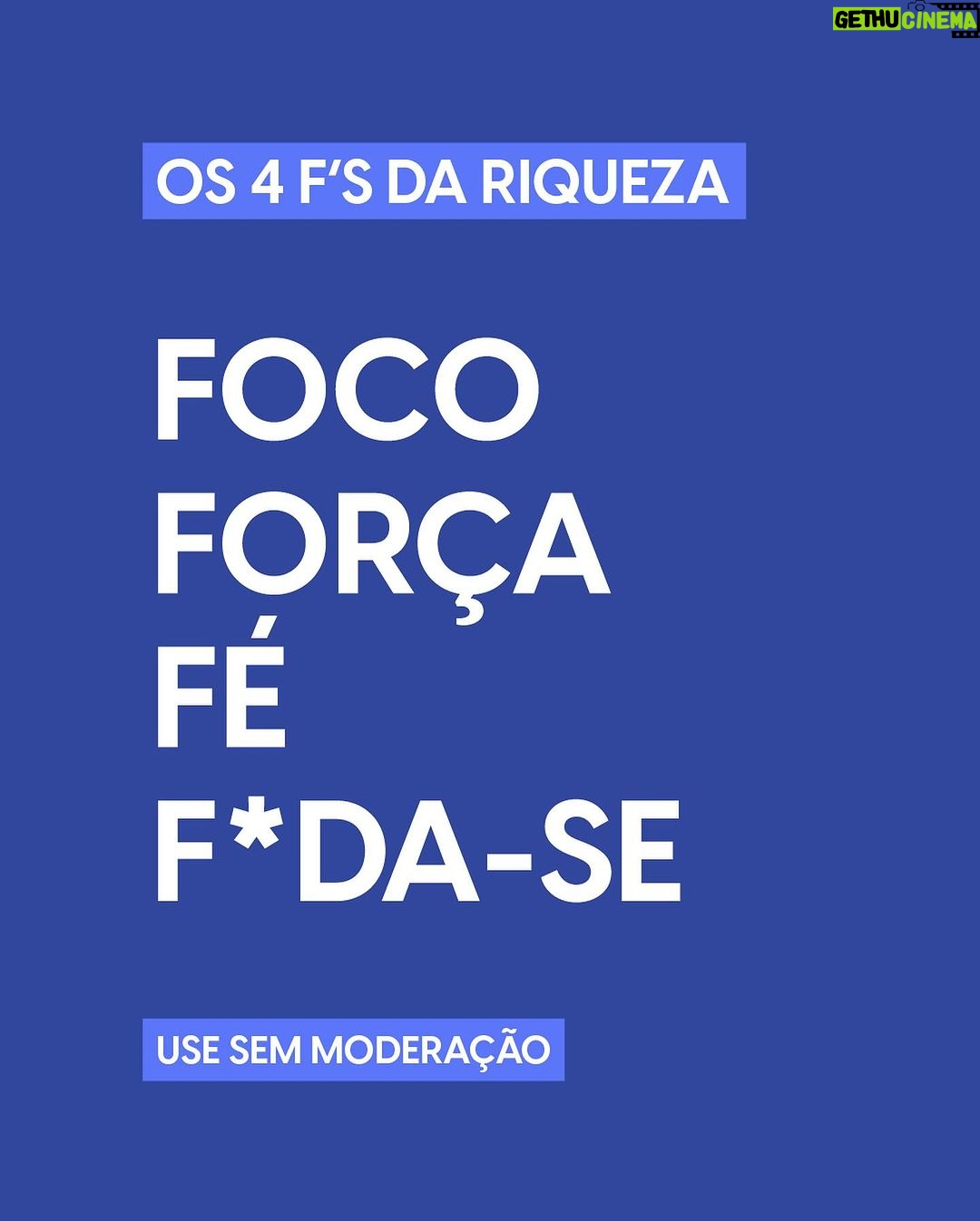 Nathalia Arcuri Instagram - Como ATIVAR os 4 F’s da riqueza no dia a dia em 2024: ✅FOCO: O foco é em VOCÊ! Pergunte pra si: Quais são os seus desejos? Onde você quer chegar? Com quem você convive? O que você consome de informação? ✅FORÇA: Depois de ter focado em você e analisado sua vida, o que você precisa mudar? O seu propulsor tem que ser a força, a coragem pra tomar essas decisões. ✅FÉ: Não tô nem falando de religião não. É fé no sentido de acreditar: em você, nas pessoas, no lado positivo da vida. Isso pode te ajudar a ter força. ✅F*DA-SE: Bem, esse é autoexplicativo, mas é bom reforçar: Depois que você tem FOCO em você mesma, decide o que você quer, tem FORÇA pra fazer o que precisa ser feito e tem a FÉ como seu combustível, de resto, f*da-se pra quem te critica! Eles fazem parte da minha vida e foi graças a eles que eu pude dar aquela “guinada” na carreira, pedir demissão, criar a Me Poupe! e conquistar a minha independência financeira. O primeiro vídeo que eu falei sobre os 4 f’s foi lá em 2016 no canal e desde então teve 10 edições de jornada, teve livro, teve curso e milhares de conteúdos para que isso entrasse na sua cachola e pudesse mudar a SUA vida como mudou a minha. Não é magia, é método, testado e aprovado em milhares de cacholas! Em breve, ainda melhor, organizado e acessível pra qualquer pessoa que tenha SEDE DE CONHECIMENTO. Salva esse post pra ler sempre quando precisar reforçar a mentalidade da riqueza 🫰