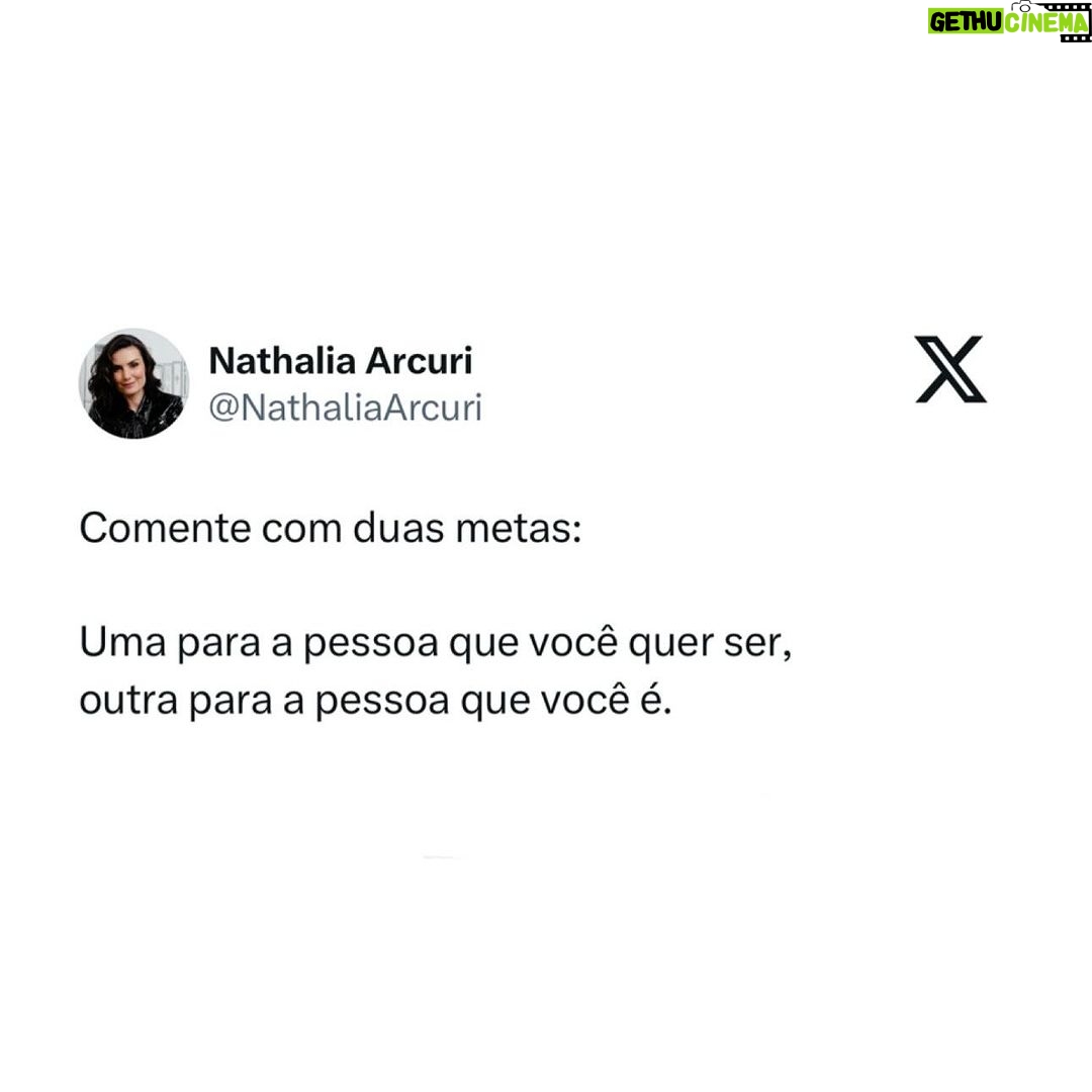 Nathalia Arcuri Instagram - Toda meta um dia foi um sonho. E o que a gente pode transformar em objetivo e tentar cumprir tá muito ligado ao que é tangível, ao que faz parte da nossa realidade. Por isso, eu sempre digo que vale a pena sonhar ALTO, ao mesmo tempo que devemos respeitar nossos limites pra poder atingir esses objetivos. Depois de sonhar e entender que esse sonho precisa virar realidade, é importante que tracemos um plano pra fazer acontecer. E, claro, esse plano envolve estabelecer suas metazinhas, metinhas, metas, metonas e metazonas, além de quanto dinheiro você pode investir pra cada uma delas. Pra te ajudar a transformar sonho em meta, meu time preparou um planner financeiro especial e totalmente gratuito pra você usar neste ano. Corre no link da minha bio pra baixar 🫰