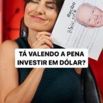 Nathalia Arcuri Instagram - A taxa de juros dos Estados Unidos segue alta e é o momento ideal pra quem quer aumentar uma camada de DIVERSIFICAÇÃO da carteira! “É pra colocar todos os meus investimentos no exterior então?” NÃO. Como qualquer investimento, antes de sair aplicando, avalie se faz sentido pro seu perfil de risco e para os seus objetivos, combinado? Só pra você ter um panorama, em 2023, a moeda dos EUA desvalorizou 8,08% frente à nossa – e essa pode ser uma boa oportunidade pra comprar a moeda americana mais barata pra poder planejar aquela viagem tão sonhada pro exterior ou ainda buscar investimentos que rendam em dólar. Nos EUA, eles também têm uma taxa reguladora como a nossa SELIC, que, hoje, continua em patamares elevados pros padrões norte-americano entre 5,25% e 5,50%. E você já sabe, taxa alta de juros é boa pra quem empresta dinheiro pro banco (pro Biden nesse caso). Eu fiz um vídeo completo no YouTube da Me Poupe! (o link tá na bio), explicando o passo a passo de como montar uma estratégia começando do zero pra quem nunca investiu fora do Brasil mas tá com esse desejo de fazer o juro composto trabalhar na gringa.🎬 É só pesquisar no canal por “como começar a investir em dólar”.