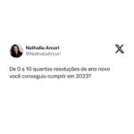 Nathalia Arcuri Instagram - Enfim, 2024 chegou! 🥳 E, pra todo começo de ciclo, a gente PRECISA recapitular o que já aconteceu pra APRENDER e melhorar quem somos e o que faremos com nós mesmos. Pra toda meta, você tem que ter disciplina e prazo. A disciplina te ajuda a se organizar e os prazos te dão o limite que é necessário pra definir quando agir pra alcançar seu objetivo. E, fazendo assim com suas metas financeiras, fica muito mais fácil chegar num sonho que antes era impossível de realizar. Em 2024, SONHE ALTO. Sim, você pode e deve fazer isso. Mas parta para a ação. Sonhar só por sonhar não leva ninguém a lugar algum. Adapte o que você precisa fazer e os prazos pra realizar esse sonho de acordo com a sua realidade. Só não deixe pra começar em 2000 e lá vai ano. Aproveite o novo ciclo de 2024 pra investir em suas metinhas, metas, metonas e metazonas. Eu sei (e você também sabe) que você é capaz. Comece agora baixando o Planner Financeiro no link da minha BIO🫰