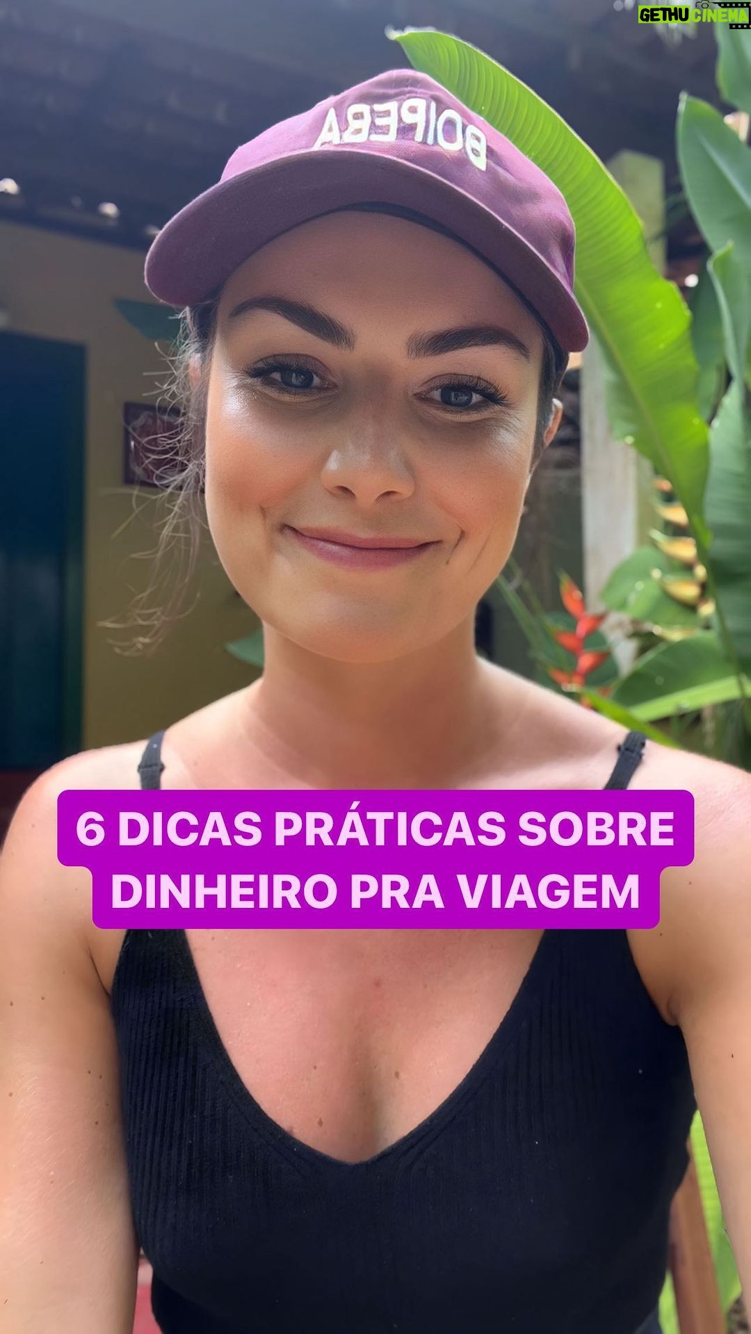 Nathalia Arcuri - 60.1K Likes - 6 lições de uma viajante solo em sua primeira jornada.
Dica 1- Seu dinheiro, suas regras.
Dica 2- Orçamento que você X estilo de viagem que você quer.
Dica 3- Quem tem planilha, não passa aperto.
Dica 4- Seja gente boa (essa não dá pra todo mundo).
Dica 5- Se o seu orçamento é pequeno, se dê um dia de rainha ou de rei.
Dica 6- Saiba usar o cartão de crédito para acumular milhas.
Eu não sou a maior especialista mas a gente tá buscando alguém pra ser aqui na Me Poupe! Conhece alguém fera, comenta aqui com o @ e em breve vai ter uma surpresa pra vocês👇