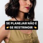 Nathalia Arcuri Instagram - Repete comigo: Se planejar não é restringir! Ah, fulano me chamou de muquirana por levar marmita. Mesmo que ele seja seu chefe, quem paga suas contas, quem tira o dinheiro do bolso pra pagar um boleto é você. Você não está deixando de fazer nada, está gastando com inteligência o que você conquistou com o seu trabalho. Não faz sentido pagar R$50 reais em um almoço se você pode prepará-lo por R$20 em casa. Não tenha vergonha de realizar seus sonhos. Nem sempre o caminho parece fácil, mas você saberá o quanto o valeu a pena. Compartilha pra todo mundo saber que vergonha mesmo é viver uma vida restrita... pela opinião alheia.