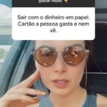 Nathalia Arcuri Instagram - Sabadou com as melhores dicas para curtir o finde 😎 É VERDADE ESSE BILHETE 👉 tem como se divertir gastando pouco e eu reuni aqui as 5 melhores dicas enviadas pelas Me Poupeiras! e Me Poupeiros! Em um mundo cada vez mais consumista, com as redes sociais influenciando diretamente nos seus gastos (principalmente por querer viver o que os outros estão vivendo), muita gente perde a linha e acaba se endividando só pra aparentar uma vida cheia de regalias, com experiências incríveis. Antes de sair gastando o que você não tem, pare e se pergunte: “tô me divertindo mesmo, ou tô querendo aparecer?” A realidade é que tudo é lícito, mas nem tudo convém quando falamos de finanças. Gastar só por status é BURRICE. Agora se a sua intenção é investir seu dinheiro em uma experiência que você realmente quer viver, aí eu apoio 100%. Mas, pra isso, você precisa transformar esse objetivo em meta e carimbar o dinheiro pra realizá-la sem se endividar, combinado?