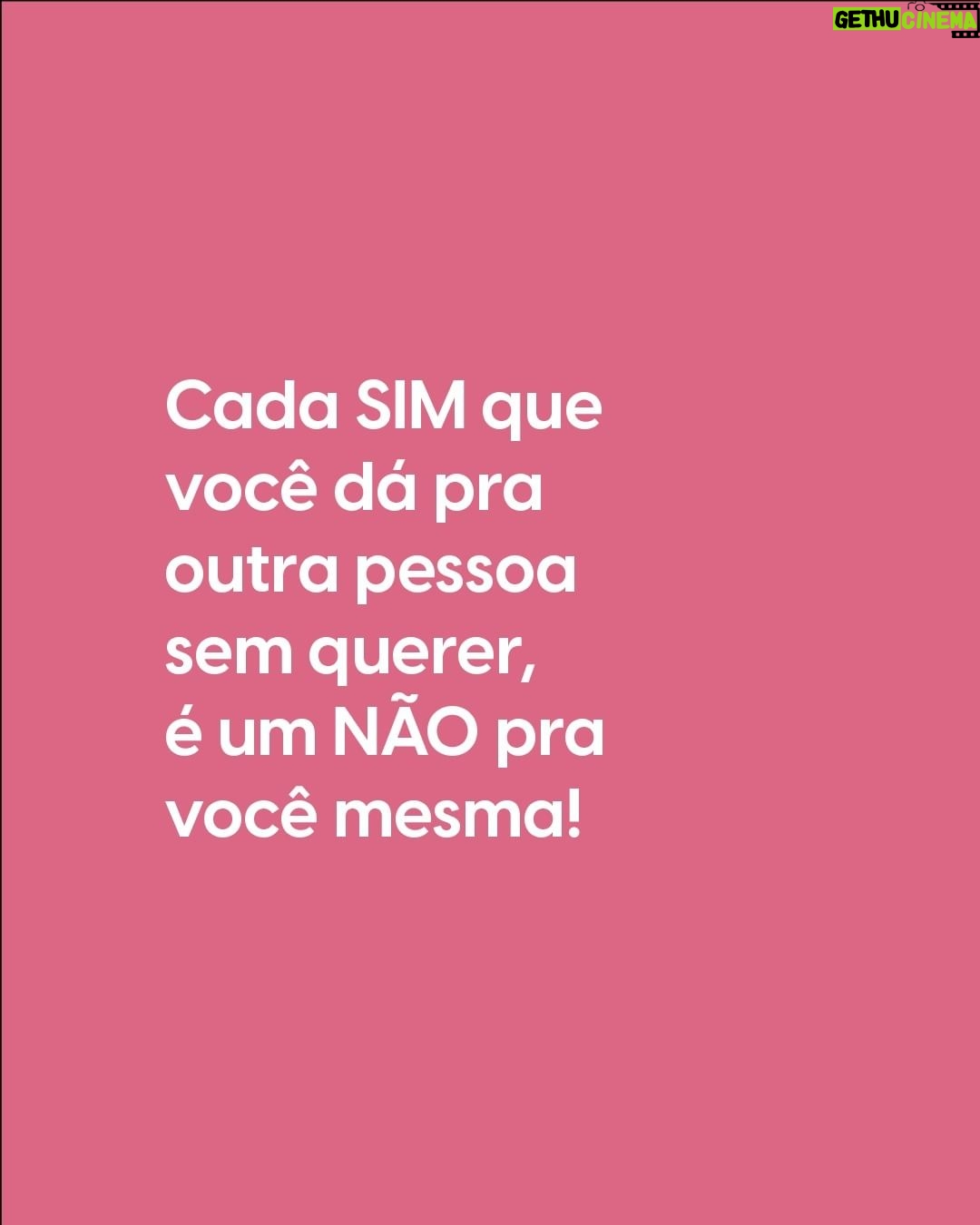 Nathalia Arcuri Instagram - Chega aqui e me conta: alguma vez você colocou sua vontade em segundo plano, priorizando necessidades alheias? Cartão de crédito emprestado, baladas com os amigos, presentes, pedidos… Nos ensinaram que era legal fazer favores ou que não é algo bom recusar ajudar alguém. Mas não nos ensinaram que não podemos nos esquecer completamente para priorizar o outro, seja quem for. Um NÃO pode fortalecer relações, trazer maturidade, estreitar laços. Um SIM, mesmo que mais fácil no momento, pode levar a situações prejudiciais para ambos (que relação não fica estremecida, por exemplo, com um empréstimo não pago?). Quem aprende a dizer NÃO, diz um grande SIM pra sua liberdade. Chama aqui nos comentários alguém pra se libertar da “culpa do não”.