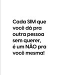 Nathalia Arcuri Instagram - Chega aqui e me conta: alguma vez você colocou sua vontade em segundo plano, priorizando necessidades alheias? Cartão de crédito emprestado, baladas com os amigos, presentes, pedidos… Nos ensinaram que era legal fazer favores ou que não é algo bom recusar ajudar alguém. Mas não nos ensinaram que não podemos nos esquecer completamente para priorizar o outro, seja quem for. Um NÃO pode fortalecer relações, trazer maturidade, estreitar laços. Um SIM, mesmo que mais fácil no momento, pode levar a situações prejudiciais para ambos (que relação não fica estremecida, por exemplo, com um empréstimo não pago?). Quem aprende a dizer NÃO, diz um grande SIM pra sua liberdade. Chama aqui nos comentários alguém pra se libertar da “culpa do não”.