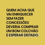 Nathalia Arcuri Instagram - Eu economizei no cafezinho (porque não me fazia falta ficar sem o expresso com a turma da TV e porque eu tomava 1 litro por dia pra aguentar a rotina e isso me levaria à falência). Eu economizei no papel higiênico (porque somando com todas as outras economias isso gerava uma eficiência gigante nos meus investimentos já que estamos falando de juros compostos e não de juros simples). Eu economizei na gasolina deixando pra abastecer sempre no posto mais barato (e de qualidade) do caminho. Eu perdi eventos familiares como aniversários da minha mãe, pai, irmãs, sobrinho pra fazer renda extra e trabalhar no final de semana e feriado. Eu perdi viradas do ano novo e natais (no plural) trabalhando no plantão da firma. Eu pedi demissão quatro vezes na minha vida por não compactuar com os valores das empresas onde eu estava. A diferença é que eu nunca enxerguei esses fatos como perdas. Cada economia, evento, pedido de demissão me aproximavam dos meus objetivos mais selvagens e eu sabia que eu era a única responsável pelos resultados que eu queria para a minha vida. E lembre-se, isso não vai durar a SUA vida inteira! Se você ainda não viu, tenho feito uma série de vídeos abrindo meu coração e contando dessa jornada de autodescoberta. Tem um destaque no perfil chamado: O desabafo! Domingo tem a parte FINAL dessa jornada. E por último: se você tem uma vida, cuide dela. E pode ter certeza que terá um monte de gente fazendo isso pra você também kkkkkk