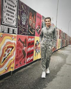 Nathalia Arcuri Instagram - Uma pequena coletânea desses dois dias de @lollapaloozabr É lindo ver os gringos emocionados com a energia do nosso povo. Da pra ver na cara deles a sensação de estar fazendo a melhor apresentação da vida pra melhor audiência. Se você estivesse em cima de um desses palcos, diante de 50 mil pessoas… O que você faria? Eu acho que ia congelar e chamar o SAMU. Autódromo de Interlagos