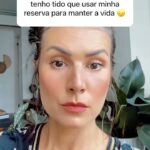 Nathalia Arcuri Instagram - Essa é uma chamada pra você pegar na minha mão e de outras tantas que já conhecem o paraíso da autonomia financeira. Ter conhecimento sobre o dinheiro, como ele pode trabalhar pra você, te libertar de amarras e transformar seu futuro é a chave pra viver uma vida mais leve e segura. O caminho nunca vai ser fácil, mas você pode começar por aqui, tomando consciência do que não está deixando você seguir e aprendendo como mudar esse cenário🫰 Agora falta MUITO pouco pra escola virtual da desfudência se tornar se tornar realidade com a missão de levar pra você educação financeira de qualidade do jeito mais leve, organizado e divertido possível. Vem aí, em ABRIL, o Me Poupe+💜