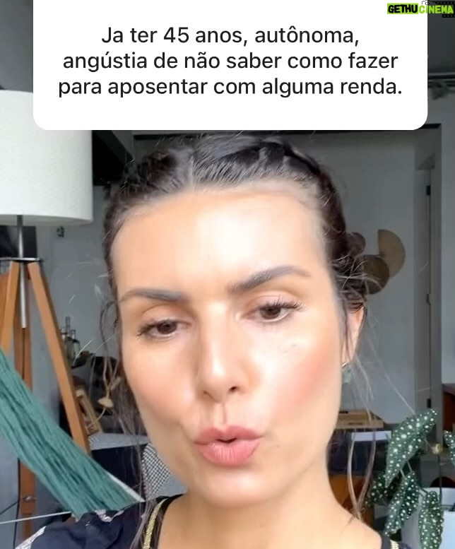 Nathalia Arcuri Instagram - Essa é uma chamada pra você pegar na minha mão e de outras tantas que já conhecem o paraíso da autonomia financeira. Ter conhecimento sobre o dinheiro, como ele pode trabalhar pra você, te libertar de amarras e transformar seu futuro é a chave pra viver uma vida mais leve e segura. O caminho nunca vai ser fácil, mas você pode começar por aqui, tomando consciência do que não está deixando você seguir e aprendendo como mudar esse cenário🫰 Agora falta MUITO pouco pra escola virtual da desfudência se tornar se tornar realidade com a missão de levar pra você educação financeira de qualidade do jeito mais leve, organizado e divertido possível. Vem aí, em ABRIL, o Me Poupe+💜