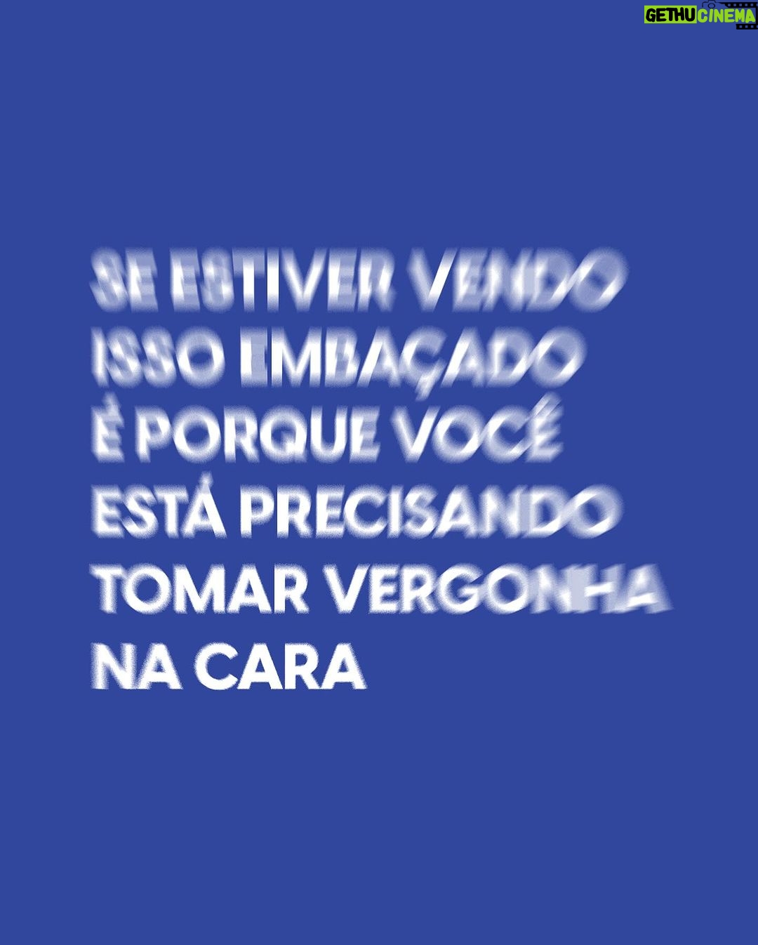 Nathalia Arcuri Instagram - PRA TIRAR AQUELE SONHO DO PAPEL! PRA FAZER AQUELA RENDA EXTRA! PRA COMEÇAR A INVESTIR! Tá, depois desse puxão de orelha, vem a Nath fofa: eu sei que não depende só de vergonha na cara. Investimento é um assunto sério, necessário e que precisa de muito estudo, mas o fator “vergonha na cara” é o primeiro passo pra você alcançar a sua autonomia financeira e realizar seus sonhos mais selvagens. Depois de ter tomado uma boa dose desse primeiro passo, agora é partir pra ação: 👉Conhecimento é poder. Comece separando um tempo do seu dia para estudar sobre finanças. Te desafio a ver 1 vídeo de 10 minutos por dia; 👉Aprenda a poupar. Poupar não é tirar o prazer da vida, mas é fazer escolhas inteligentes de onde colocar o seu dinheiro. Não tô dizendo pra você abrir mão do seu cafezinho ou do seu iFood vez ou outra. Mas não deixe que gastos que não são NECESSIDADE virem rotina pro seu bolso. 👉As metas são suas melhores amigas. Defina metas, por exemplo, se você quer viajar no final do ano, isso deve virar uma meta com prazo e investimentos mensais para acontecer; 👉Abra uma conta em uma corretora e comece a investir de pouquinho em pouquinho pra você ir entendendo como funciona, ver seu dinheiro rendendo. Inclusive tem um vídeo novo no canal, comparando Nubank, Inter e XP. Comece com pouco, mas comece! Seu “eu do amanhã” vai te agradecer. Agora marca aqui quem também tá precisando desse choque de “acorda, criatura” 🫨
