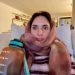 Nathalie Odzierejko Instagram - Clap de fin pour janvier✨ 1: outfit feu de passage piéton 2: fière de ma @claralesage qui est la productrice de ce doc génial 3: mes 2 abeilles préférées qui butinent un café 4: fracture du crâne évitée grâce à mes coiffeurs💕 5: première toile 6: contre soirée dans les wc 7: le mug « à » natoo quand elle va chez @mousse.paris 8: les homies at home 9: la Fashion week 10: j’ai rougi