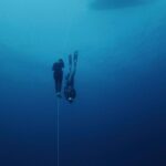 Nathalie Odzierejko Instagram - Merci pour vos incroyables retours sur mon documentaire « Retiens ton souffle ». Et un énorme merci à @arthurguerinboeri de m’avoir fait découvrir la plongée en apnée. Être initiée par l’un des meilleurs au monde est une grande chance. Son calme, son professionnalisme, sa pédagogie m’ont amenée à me dépasser et à lâcher complètement prise. C’est inoubliable comme sensation. Et merci au @cipafreediving de m’avoir accueillie pour une plongée dans le grand bleu. C’était terrifiant quand je l’ai découvert la première fois, puis en me concentrant pour calmer mes esprits j’ai réussi à faire quelque chose dont je n’aurais jamais pensé être capable. Tout ça c’est gravé dans ma tête à vie. Enfin merci à toute l’équipe qui a bossé sur ce projet, le résultat est fou. Je suis super heureuse. ( @davidfontao t’es tout simplement le sang ) Nice, France