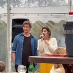 Nathalie Odzierejko Instagram - Nos amis Sarah et Robinson nous ont invité à fêter leurs « anniversaires » et en fait ils ont organisé leur mariage surprise! C’était magique même si les demoiselles d’honneur et les témoins étaient en mode schlag du coup! ( Première fois de ma vie que je suis demoiselle d’honneur d’ailleurs et je pensais pas que ce serait en crocs ). Je ne comprends toujours pas ce qu’il s’est passé, c’était fou mais je vous souhaite de nager dans le bonheur les amis, vous êtes magnifiques et ce moment est inoubliable ❤️