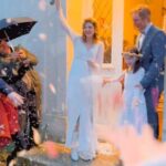 Nathalie Odzierejko Instagram - Nos amis Sarah et Robinson nous ont invité à fêter leurs « anniversaires » et en fait ils ont organisé leur mariage surprise! C’était magique même si les demoiselles d’honneur et les témoins étaient en mode schlag du coup! ( Première fois de ma vie que je suis demoiselle d’honneur d’ailleurs et je pensais pas que ce serait en crocs ). Je ne comprends toujours pas ce qu’il s’est passé, c’était fou mais je vous souhaite de nager dans le bonheur les amis, vous êtes magnifiques et ce moment est inoubliable ❤️