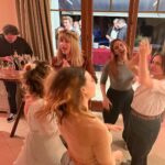 Nathalie Odzierejko Instagram - Nos amis Sarah et Robinson nous ont invité à fêter leurs « anniversaires » et en fait ils ont organisé leur mariage surprise! C’était magique même si les demoiselles d’honneur et les témoins étaient en mode schlag du coup! ( Première fois de ma vie que je suis demoiselle d’honneur d’ailleurs et je pensais pas que ce serait en crocs ). Je ne comprends toujours pas ce qu’il s’est passé, c’était fou mais je vous souhaite de nager dans le bonheur les amis, vous êtes magnifiques et ce moment est inoubliable ❤️