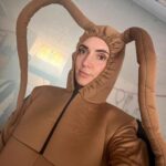 Nathalie Odzierejko Instagram - Coucou mes puces. C’est votre punaise Dely in Paris ! Petit topo de mon séjour : le airbnbug que j’ai trouvé est super, le propriétaire me régale ! Les cinémas sont top pour rencontrer de nouvelles personnes et je me déplace super facilement grâce au métro. Cette ville est faite pour moi ! ( lien de ma nouvelle vidéo dans ma bio )