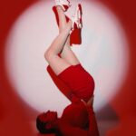 Nathalie Odzierejko Instagram - Merci de m’avoir donné carte blanche (et rouge) pour ces nouvelles baskets Astroloubi @louboutinworld ❤️🤍 #ChristianLouboutin Collaboration commerciale