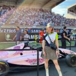 Nathalie Odzierejko Instagram - J’ai exploré le GP en maillot de cyclisme… hors thème la go. En même temps je me disais bien que c’était bizarre d’avoir des poches pour glisser des gourdes dans le dos🤔 C’était incroyable à voir ce @gp_explorer , quelle journée!! Bravo @xsqueezie et toute sa team d’avoir monté ça, c’est fou de voir à quel point l’événement rassemble et à quel point tout le monde était chaud 🔥🏁 #invitation #collaborationnonrémunérée LeMans