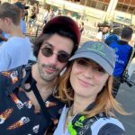 Nathalie Odzierejko Instagram - J’ai exploré le GP en maillot de cyclisme… hors thème la go. En même temps je me disais bien que c’était bizarre d’avoir des poches pour glisser des gourdes dans le dos🤔 C’était incroyable à voir ce @gp_explorer , quelle journée!! Bravo @xsqueezie et toute sa team d’avoir monté ça, c’est fou de voir à quel point l’événement rassemble et à quel point tout le monde était chaud 🔥🏁 #invitation #collaborationnonrémunérée LeMans